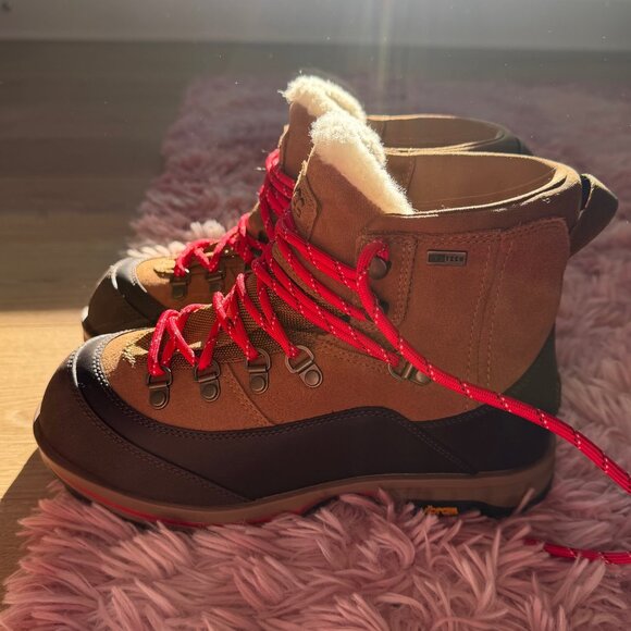 UGG vibram boots dry tech (Size 6) - Picture 6 of 7